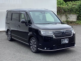 狭い駐車場でも、スライドドアならチャイルドシートへのお子さまの乗降や荷物の積載もスムーズ。