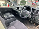 自社整備工場併設! 納車整備からアフターフォローまでお任せください。 車検や定期点検、オイル交換はもちろん、ナビやドラレコ、バックカメラ、ETC等の取り付けも当店にお任せください。