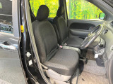 運転席シート廻りは使用感も少なく、良好な状態となっています。前オーナー様が丁寧に使っていたことがよくわかりますね。
