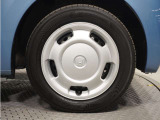 ◆純正ホイール装着車◆シンプルなデザインのホイールキャップ付きです。