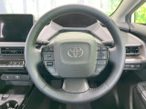 インテリアに合わせたデザインのステアリングは、運転される方のことも考え、運転しやすい形状、大きさです。是非一度、実際に触ってお確かめください。