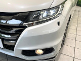 【LEDヘッドライト】悪天候や夜間走行時も良好な視界を確保し安心して運転できる高輝度LEDヘッドライトを装備!点灯速度が早く、消費電力も抑えられています。