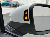 後側方の車両を検知し、ドライバーへ注意を促すレーンチェンジアシスト。