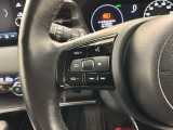 ステアリングにオーディオ操作スイッチが付いています。オーディオ画面に直接タッチしなくても操作が出来ますので、運転に集中できます。