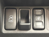 【パワースライドドア】スマートキーや運転席のスイッチでスライドドアの開閉が可能♪電動だから力を入れてドアを開ける必要が無く、小さいお子様でも、重い荷物を持っている時もラクに開け閉めできます♪