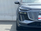 Audiでは2004年以降、この逆台形型のシングルフレームグリルを採用しています。他ブランドのフロントマスクデザインにも大きな影響を与えています。