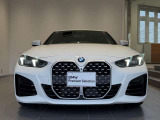 BMW代表的な特徴のキドニーグリル。BMWのすべてのモデルに採用され、BMWらしさを強調しております。