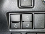 オートマチックハイビームとは、先行車や対向車のライトを認識し、ハイビームとロービームを自動で切り替える機能です。夜道の視界を確保します。詳細は販売店スタッフまでおたずねください。