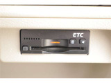 ETC車載器を装備していますので、高速道路の料金所をスムーズに通過。料金もお得になる場合があります。