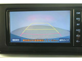 バックガイドモニターで、後方を確認しながら安心して駐車することができます。運転初心者も熟練者も必須の機能ですよ!