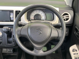インテリアに合わせたデザインのステアリングは、運転される方のことも考え、運転しやすい形状、大きさです。是非一度、実際に触ってお確かめください。