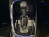 「e:HEV」は、モーター走行を中心にしながら電気エネルギーやエンジン動力を最も効率よく使い分けることができる賢いハイブリッドシステムです。サイドブレーキはスイッチ操作の電子制御パーキングブレーキです