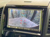 【バックカメラ】駐車時に後方がリアルタイム映像で確認できます。大型商業施設や立体駐車場での駐車時や、夜間のバック時に大活躍!運転スキルに関わらず、今や必須となった装備のひとつです!