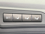 【メモリー機能付きパワーシート】ドライバーごとに設定したシート位置を記憶して、ボタン一つで切り替えできる便利な機能!運転する方が複数名いらっしゃるご家庭におすすめです♪