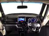 【前方視界】開放的な前方視界!運転がしやすく疲れにくいです♪窓が大きく、見通しがとっても良いおクルマですよ♪