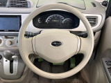 インテリアに合わせたデザインのステアリングは、運転される方のことも考え、運転しやすい形状、大きさです。是非一度、実際に触ってお確かめください。