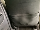前席背面に、収納ポケットが付いています。
