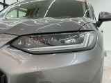 LEDヘッドライトは、点灯の瞬間から最大光量を発揮し、突然暗くなるトンネルなどでの安定感を高めます。