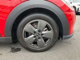 リアフォグランプが付いております。雨や霧が深い日に点灯することで、後車からの追突を防止する役割があります。