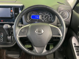 インテリアに合わせたデザインのステアリングは、運転される方のことも考え、運転しやすい形状、大きさです。是非一度、実際に触ってお確かめください。