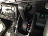 オートマチックシフトレバーは、手になじみ操作しやすい形状で安全運転にもつながります♪
