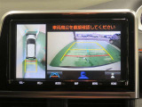 パノラミックビューモニター搭載。カメラで車両周囲の状況を映し出すため、狭い場所での駐車などに役立ちます。