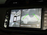 アラウンドビューモニターの映像が大画面ナビにも表示出来ますのでバックも縦列駐車にも便利です。