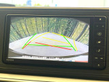 【バックカメラ】駐車時に後方がリアルタイム映像で確認できます。大型商業施設や立体駐車場での駐車時や、夜間のバック時に大活躍!運転スキルに関わらず、今や必須となった装備のひとつです!