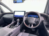 運転席まわりです。 各操作スイッチは使いやすい位置に配置されてます。