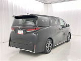 沢山乗れるのがこの車の魅力!2台で移動しないと・・・なんて時もこの車なら1台で!大活躍です♪