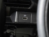 スマホの充電等に便利なUSBのソケットが付いています。