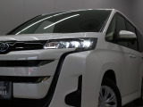 【LEDヘッドライト】悪天候や夜間走行時も良好な視界を確保し安心して運転できる高輝度LEDヘッドライトを装備!点灯速度が早く、消費電力も抑えられています!!