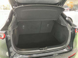 電動リフトゲートで開閉楽々。開閉の上限設定もできますので、低い立体駐車場などでも便利です。