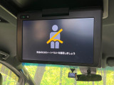 【後席モニター】家族や友人とお出かけする機会が多い方に大人気の後席モニターを装備!見やすい位置に画面がありテレビやDVDの視聴も快適!友達もお子様も、後席にしか乗らなくなるかも??