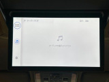 【14型有機ELフリップダウン】三列目からでも迫力のエンタメが観れる大画面フリップダウン。有機ELのモニターでは、一般的なフリップダウンよりも高コントラストでキレイな映像を楽しめます。