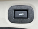 【パワーバックドア】スマートキーや運転席のボタンを押すだけでリアゲートが自動で開閉します!荷物を持っている時や、高い位置にあるバックドアを閉める際に便利な機能です♪