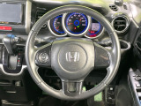 【純正革巻きステアリング】上質な革を使用することで、手にしっかり馴染みとても運転しやすいハンドルです♪