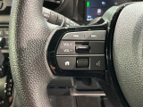 ステアリングにオーディオ操作スイッチが付いています。オーディオ画面に直接タッチしなくても操作が出来ますので、運転に集中できます。
