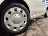 ●純正ホイール:輸入車ならではの卓越した走りを支えるホイールと足回りです!日本車の走りに慣れている方にもぜひ体感して頂きたいほど、高いレベルでまとまっています!