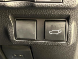 【パワーバックドア】スマートキーや運転席のボタンを押すだけでリアゲートが自動で開閉します!荷物を持っている時や、高い位置にあるバックドアを閉める際に便利な機能です♪
