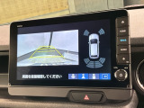 リバースギアに入れるだけで後方の表示へ切り替わります。夜間や雨の日の駐車も楽になりますよ。