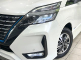 【LEDヘッドライト】悪天候や夜間走行時も良好な視界を確保し安心して運転できる高輝度LEDヘッドライトを装備!点灯速度が早く、消費電力も抑えられています。