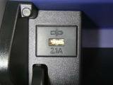 【充電用USB端子】デバイスの充電に便利です。※実際の接続端子は写真で確認or店舗までご気軽にお問合せください♪