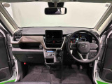 Aピラーの傾斜やヒップポイントの位置を最適化。ひらけた前方視界とノンストレスな運転姿勢で快適なドライブが楽しめます。