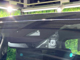 【i-ACTIVESENSE】走行中に前方の車両等を認識し、衝突しそうな時は警報とブレーキで衝突回避と被害軽減をアシスト。より安全にドライブをお楽しみいただけます。