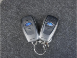 スペア含めて鍵は2つあります。納車時にはキーレースバッテリは2ケ共新品に交換致します。