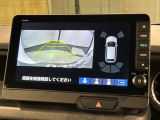 リバースギアに入れるだけで後方の表示へ切り替わります。夜間や雨の日の駐車も楽になりますよ。