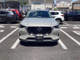 CX-60のお顔は「魂動(KODO)」デザインを基調に、垂直に切り立った厚みのある造形が特徴です。