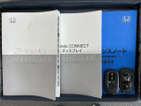 スマートキーは鍵をバッグに入れたままでもドアロックの開閉やエンジンのON・OFFができます。夜間や雨の日も鍵を探さなくて良いので便利です。