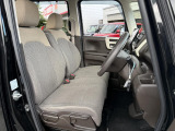 運転席シート廻りは使用感も少なく、良好な状態となっています。前オーナー様が丁寧に使っていたことがよくわかりますね。